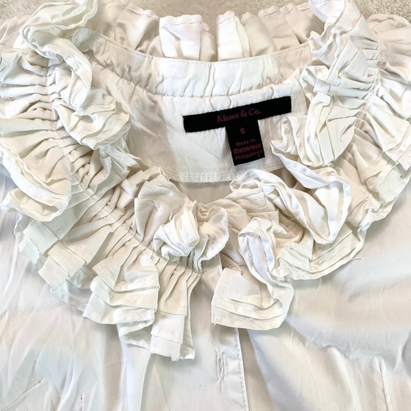 Kisses & Co. White Sleeveless Button Down Ruffle Neck Collar Size Small - Picture 12 of 16